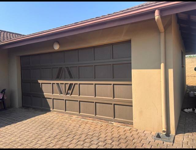 3 BEDROOM TOWNHOUSE FOR SALE IN ZSM INDUSTRIAL